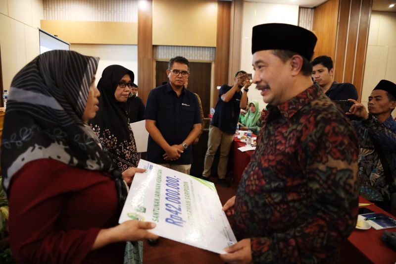 Pemprov Jawa Barat berikan 150 ribu jaminan sosial bagi guru ngaji