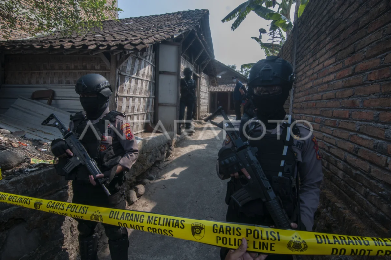 Olah TKP rumah terduga teroris di Boyolali