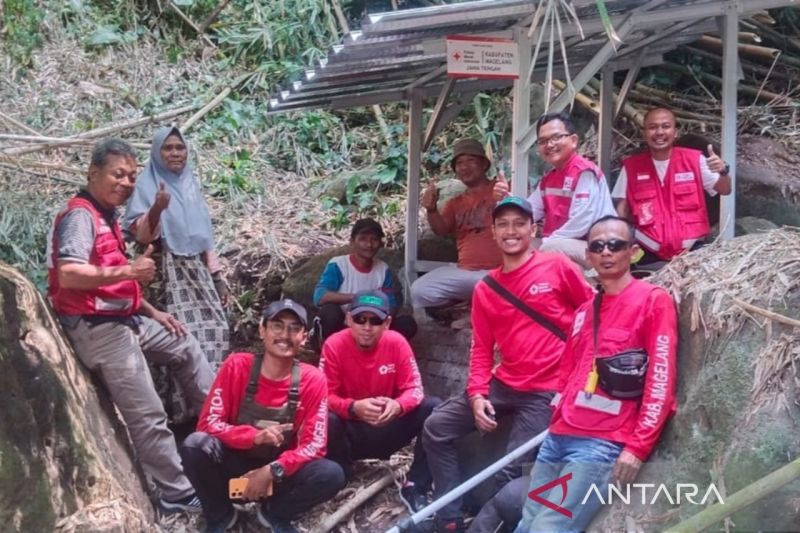PMI Magelang serahkan bantuan pipanisasi air bersih untuk warga Cianjur