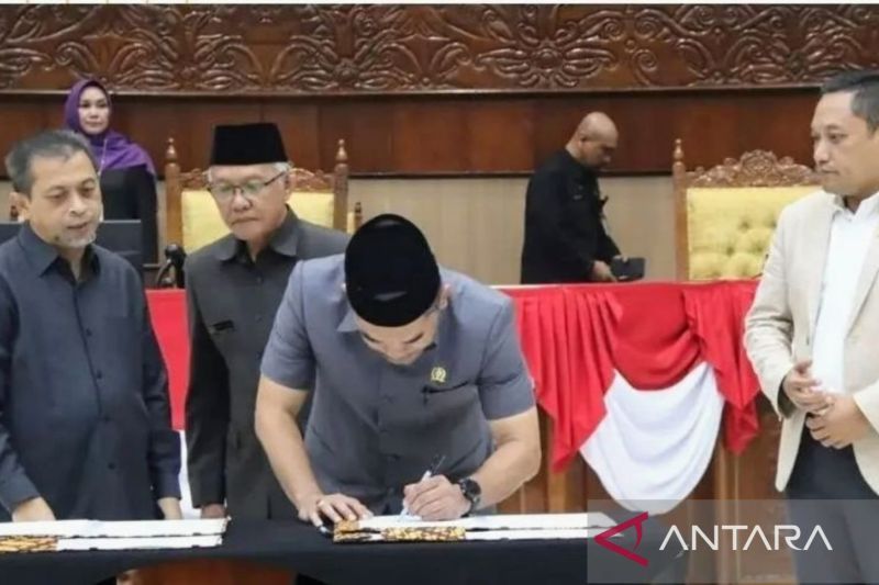 DPRD Dan Gubernur Kaltim Sepakati APBD Perubahan 2023 Dan APBD 2024 ...