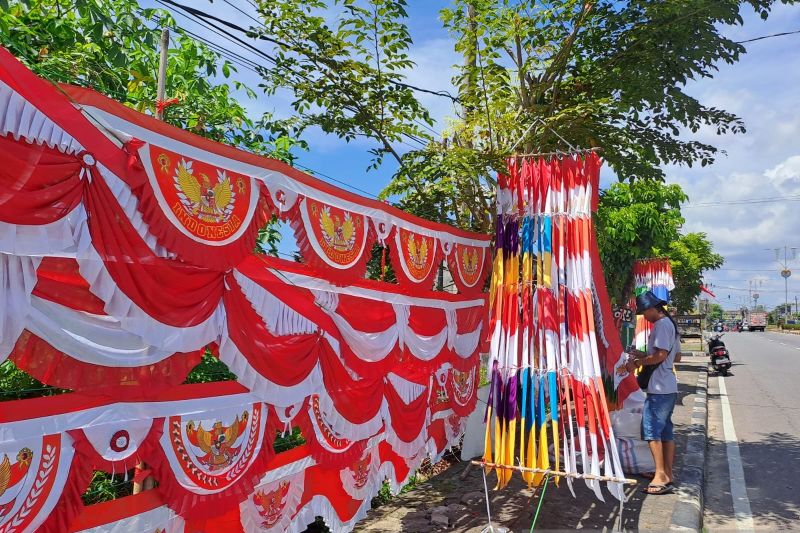 Spektrum - Penjual bendera asal Garut seberangi laut hingga Pangkalpinang