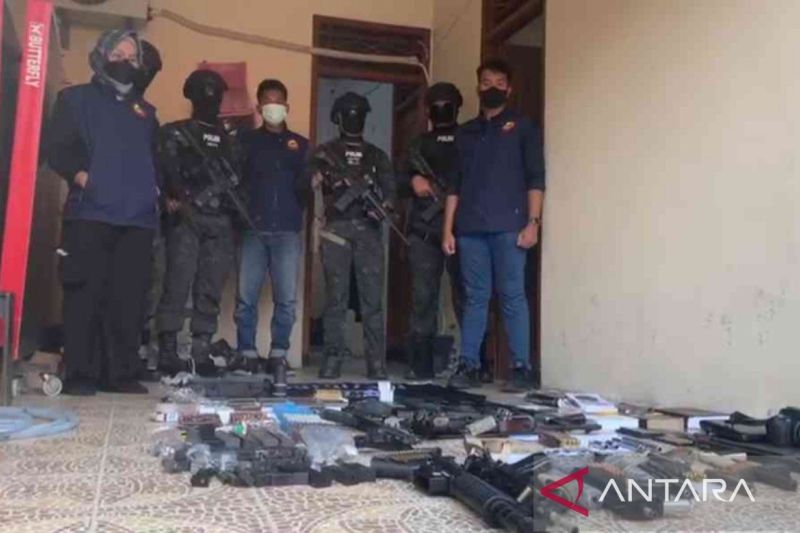 Densus 88 geledah rumah terduga teroris di Kota Bekasi