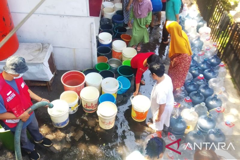 PMI Cianjur salurkan 20.000 liter air ke wilayah terdampak kekeringan