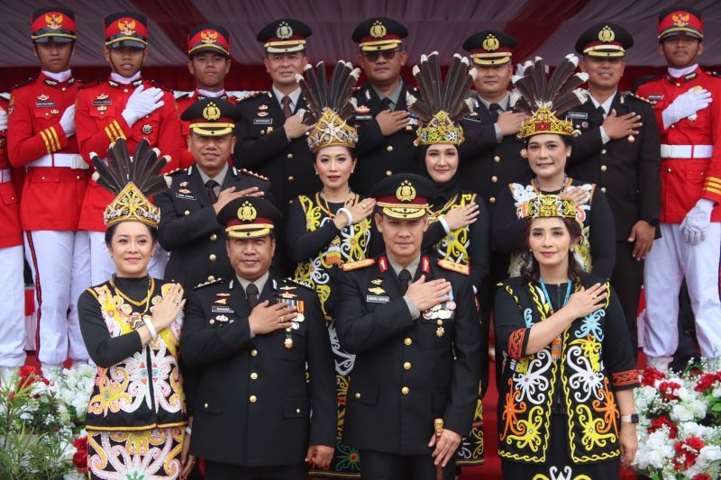 Irjen Daniel Adityajaya Berziarah Ke Taman Makam Pahlawan Tanjung Selor ...