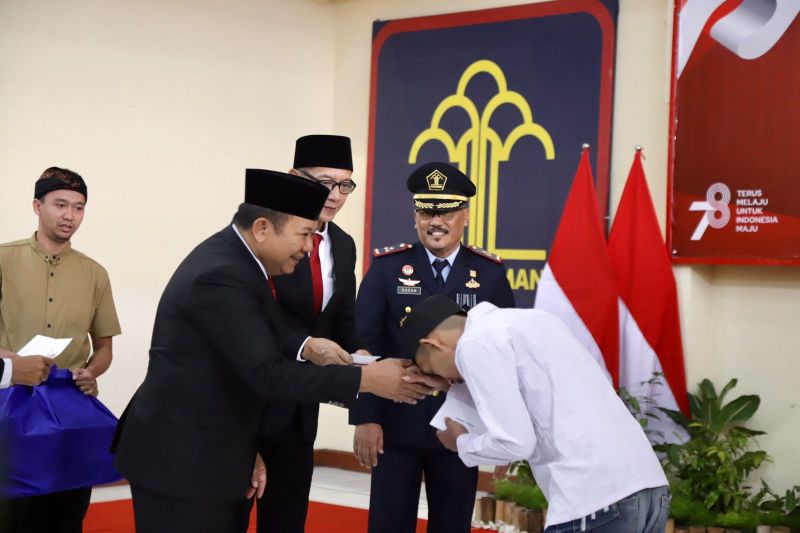 Tujuh Narapidana Lapas Jember Bebas Usai Mendapat Remisi Kemerdekaan ...