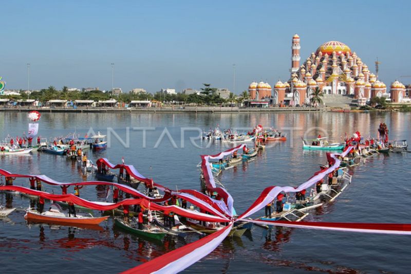 Pembentangan Bendera Merah Putih di Makassar