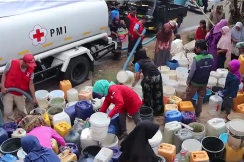 PMI Garut pasok air bersih untuk masyarakat di 3 lokasi pelosok