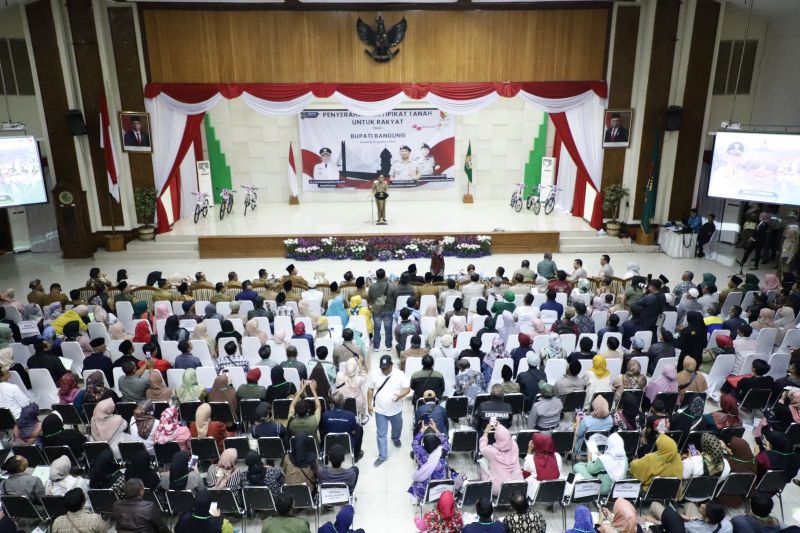 26.500 warga Kabupaten Bandung terima sertifikat tanah lewat PTSL