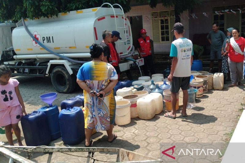 Pemkab Cianjur turunkan 5 tangki pasok air bersih untuk warga