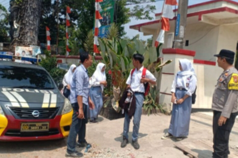 Polres Karawang patroli jam pulang sekolah cegah kenakalan remaja