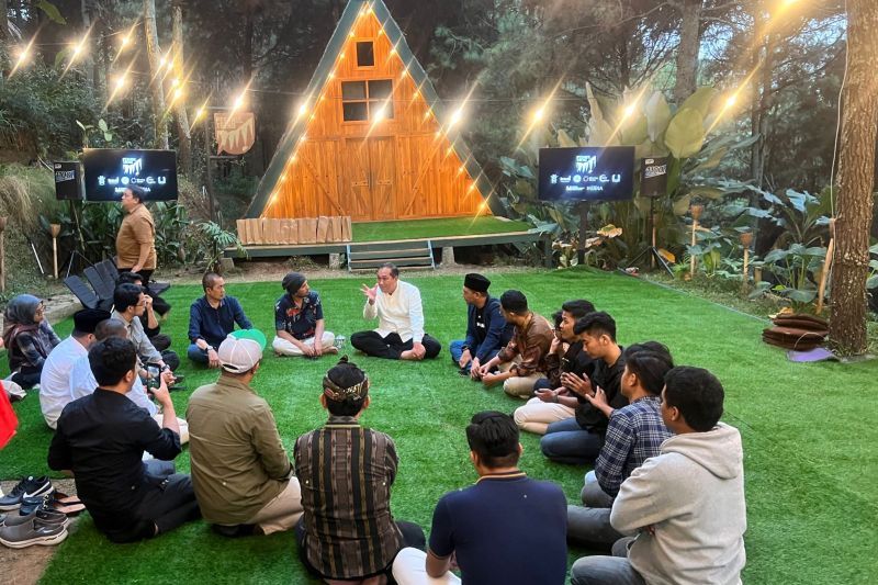 Pengurus MES silaturahmi dengan Ustad Hanan Attaki di Pesan_Trend