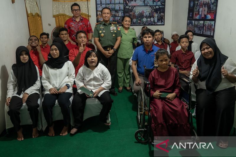 Kodam XIII Merdeka berikan bantuan sosial pada penyandang disabilitas