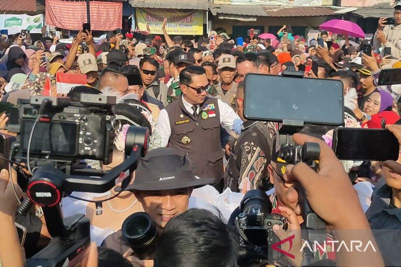 Ridwan Kamil resmikan Alun-alun Ciranjang dan pamit
