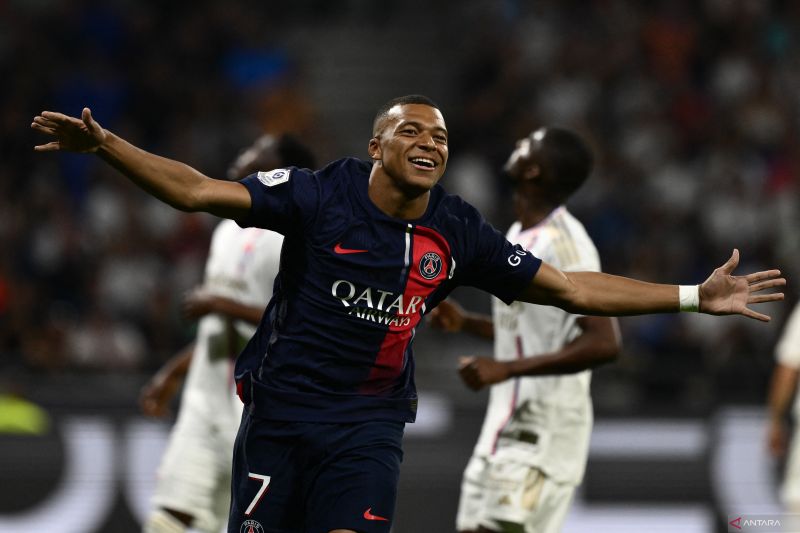 Mbappe ukir dua gol saat PSG hantam Lyon dengan kemenangan 4-1