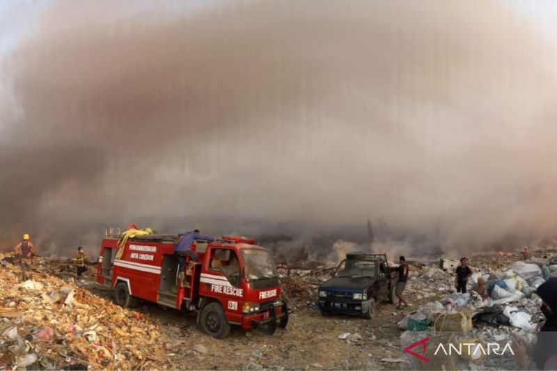 TPA Kopi Luhur Cirebon terbakar