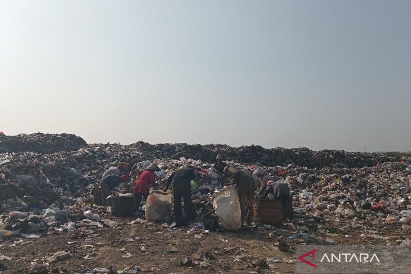 DLH Cirebon pastikan pengangkutan sampah ke TPA  Kopi Luhur berjalan normal