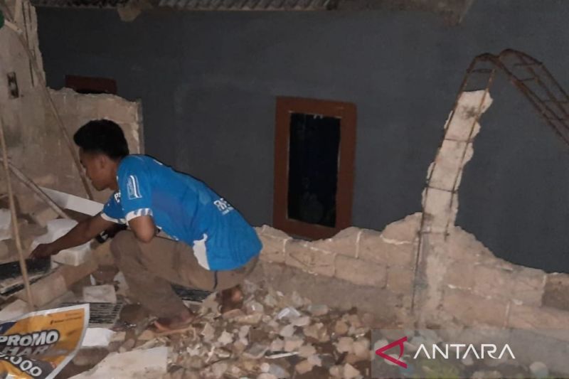 Gempa bumi sebabkan kerusakan rumah di Cianjur