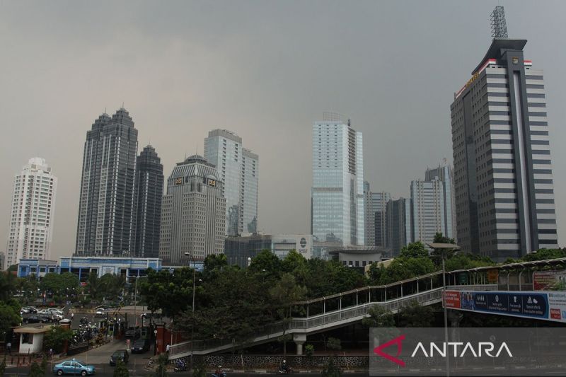BMKG imbau waspada potensi hujan disertai petir di Bandung dan sejumlah kota besar