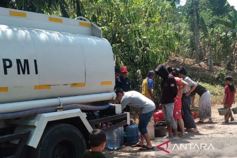 PMI Cianjur distribusikan 1 juta liter air ke wilayah terdampak kekeringan