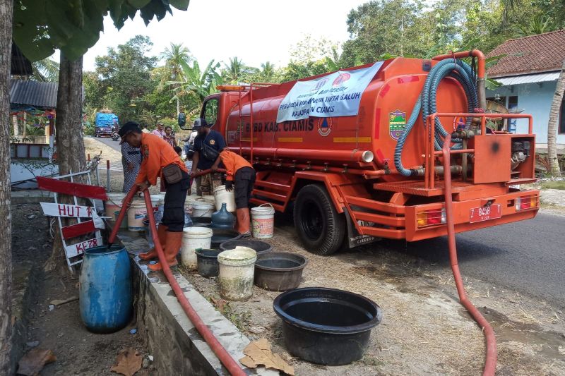 7.107 keluarga terdampak kekeringan di Ciamis terima bantuan air bersih