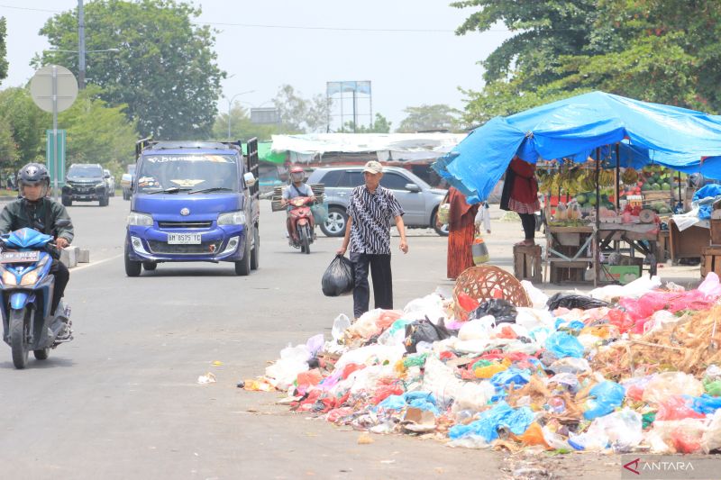 FOTO - Menyaksikan tumpukan sampah di Kota Pekanbaru