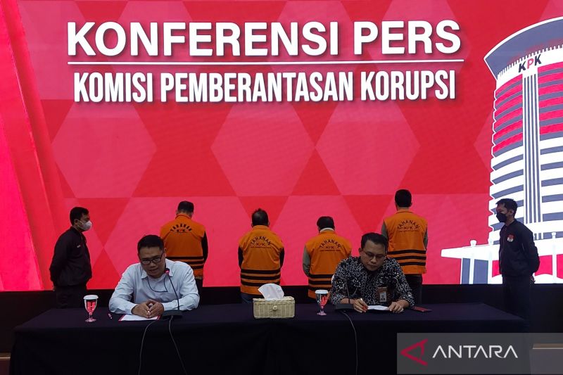 KPK Tahan Empat Tersangka Korupsi Gereja Kingmi Mile 32 - ANTARA News