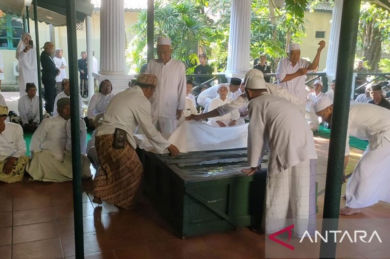 Keraton Kasepuhan Cirebon lestarikan tradisi siraman panjang