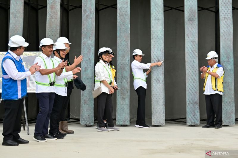 Jokowi pasang bilah pertama Garuda di Kantor Presiden IKN