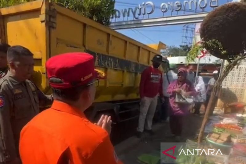 Pemkab Cianjur tertibkan sejumlah pedagang tanpa bongkar paksa