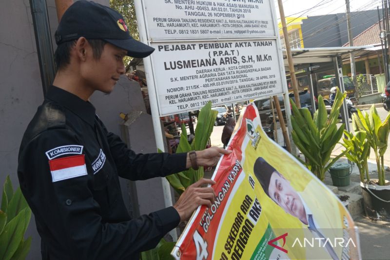 Bawaslu Kota Cirebon tertibkan APS yang berisi kampanye