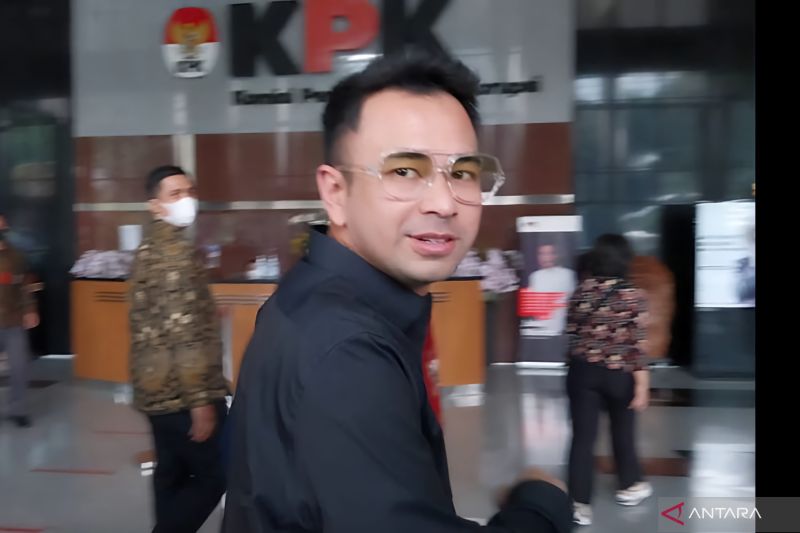 Raffi Ahmad sambangi gedung KPK pada Selasa siang