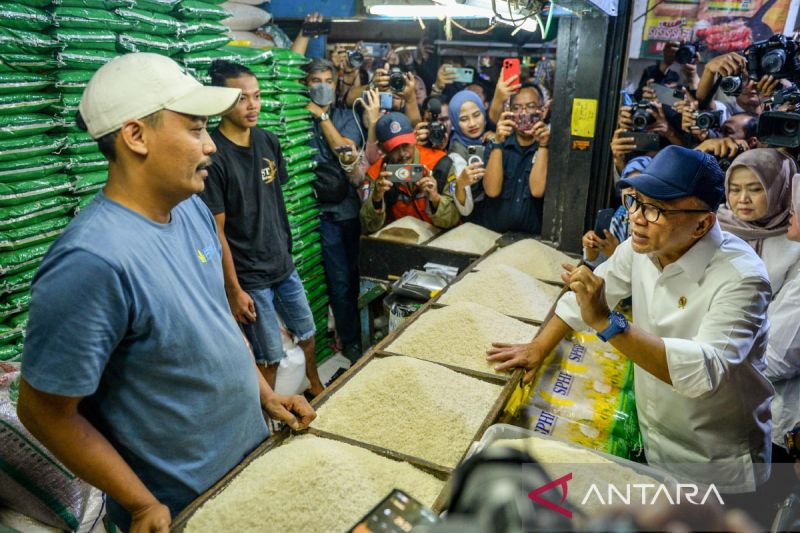 Mendag tinjau harga kebutuhan pokok di Bandung