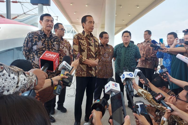 Jokowi pastikan studi Kereta Cepat Bandung-Surabaya rampung dalam 2 pekan