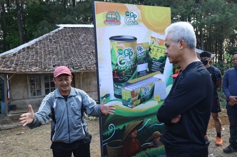 Ganjar inisiasi bangun pabrik teh berdayakan warga Gunung Gede Cianjur