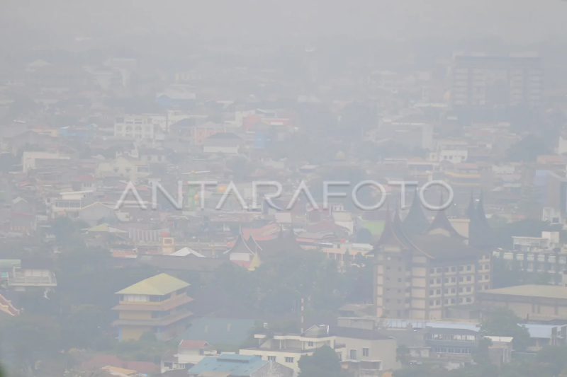 Kabut asap di Padang