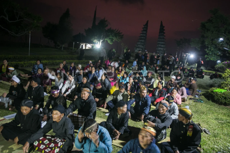 Doa bersama kebakaran Gunung Lawu