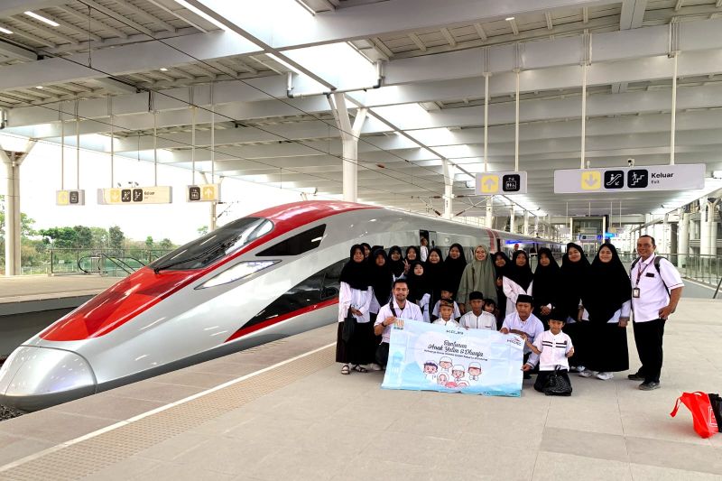 KCIC ajak guru sampai anak yatim naik Kereta Cepat Whoosh