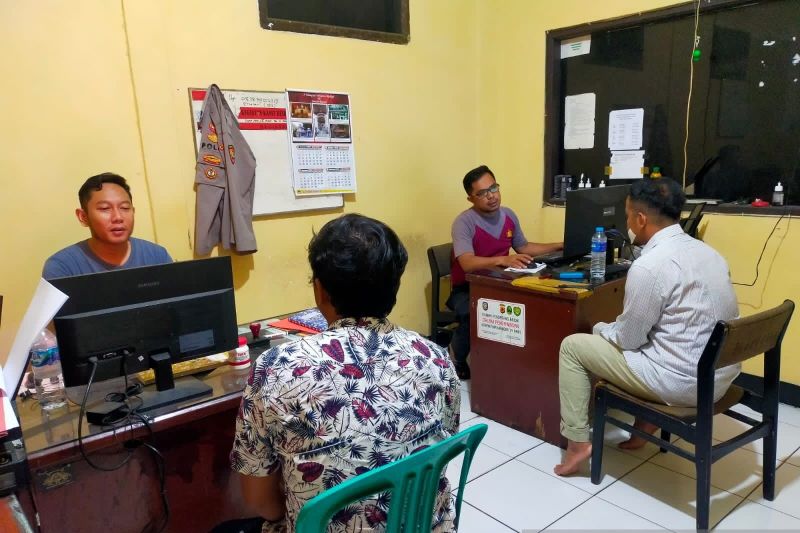 Polisi tangkap 2 karyawan pabrik minuman ringan di Sukabumi