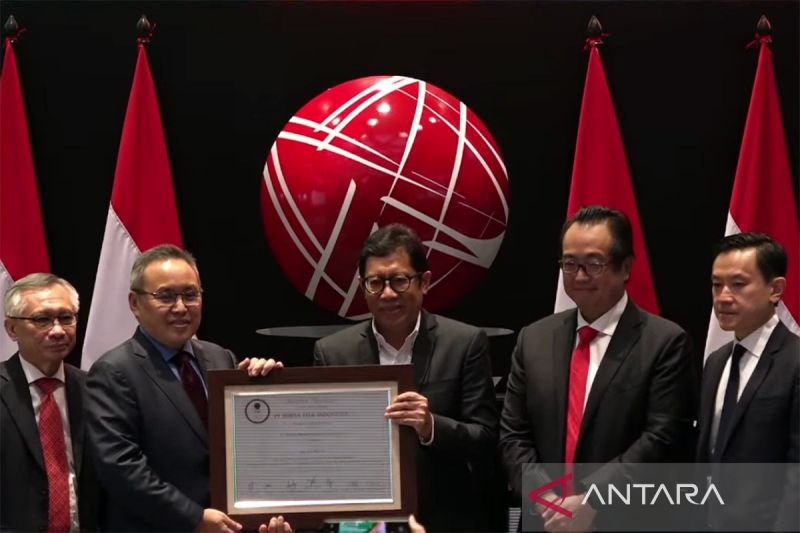 Resmi IPO, Saham Barito Renewables Energy Naik Ke Batas Atas - ANTARA News