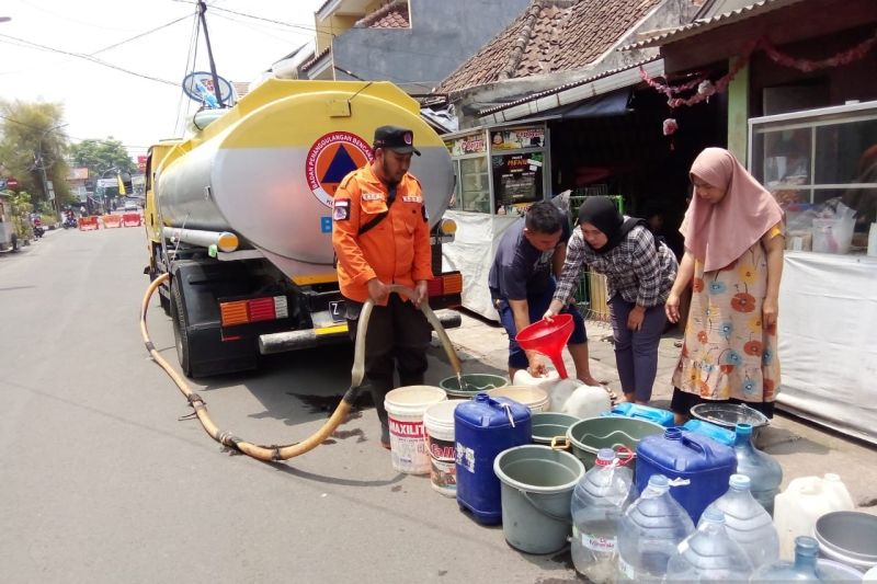 BPBD Kota Cimahi salurkan 600.000 liter air bersih selama musim kemarau