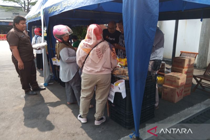 Pemkot Cirebon gelar bazar pangan untuk tekan harga beras