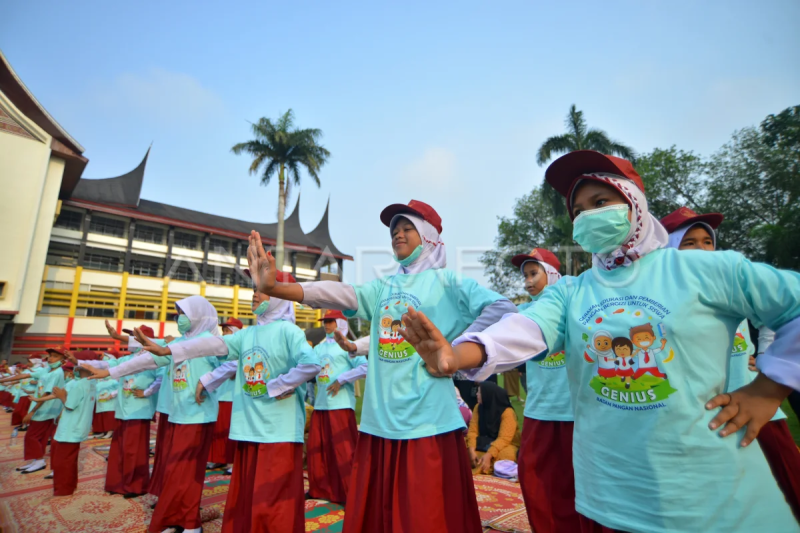 Gerakan edukasi dan pemberian pangan bergizi di Padang