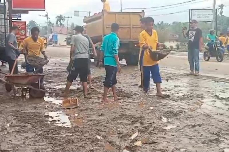 Dampak banjir bandang di Pasaman