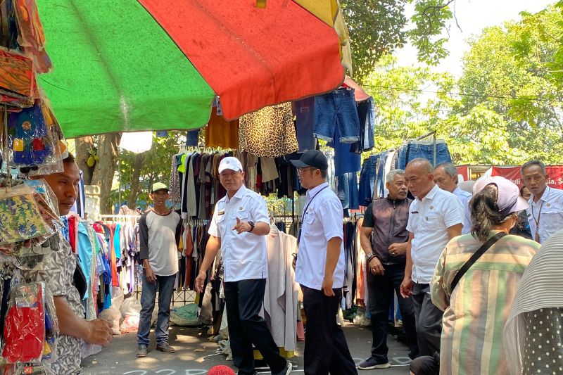 Pemkot Bandung tegaskan tidak ada toleransi bagi PKL di luar area Taman Tegallega