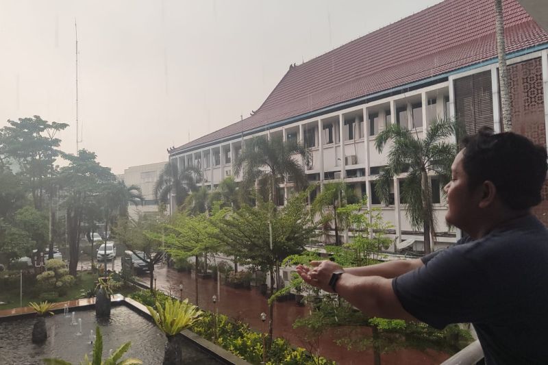 BMKG prakirakan Bandung dan mayoritas kota besar di Indonesia diguyur hujan
