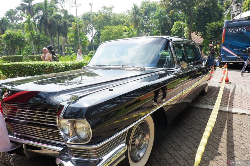 Pasangan Ganjar-Mahfud daftar ke KPU naik mobil dinas RI-1 Soekarno