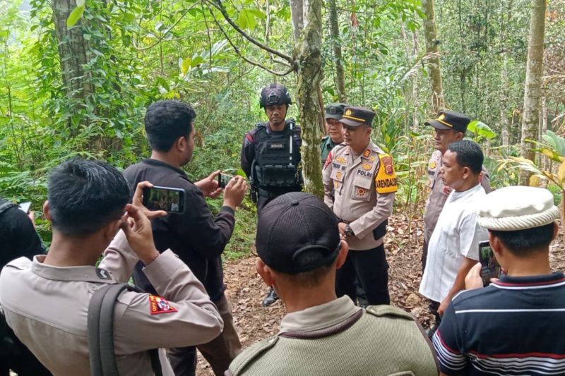 Polisi musnahkan granat dan peluru di Tasikmalaya