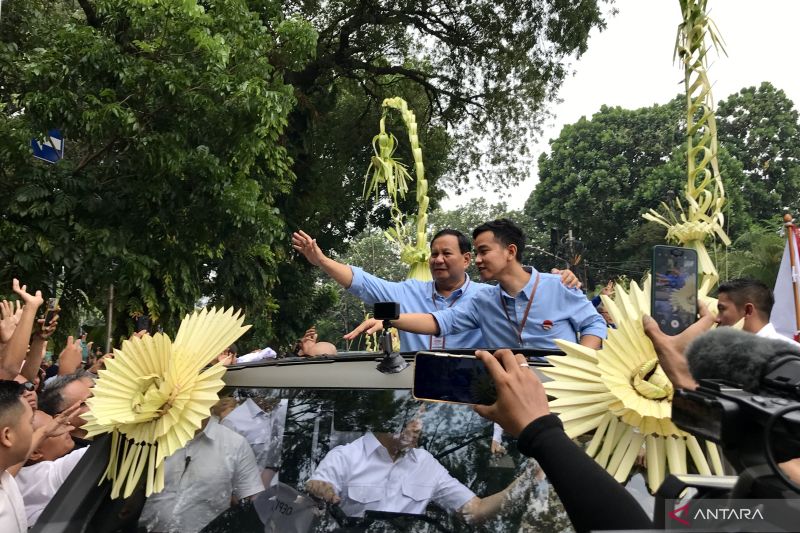 Tiga Maung buatan Pindad ikut antar Prabowo-Gibran ke KPU