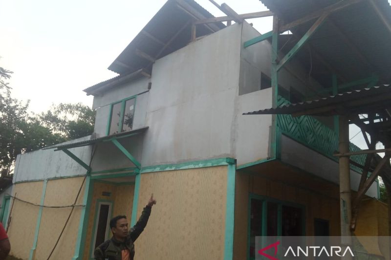 2 kecamatan di Sukabumi dilanda bencana angin puting beliung