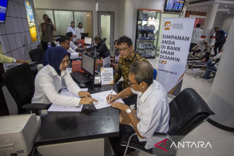 Pembayaran Klaim Nasabah BPR KRI - ANTARA News Jawa Barat